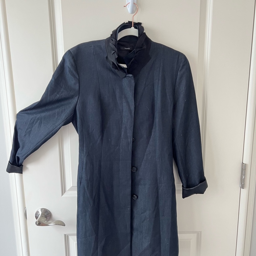 Vintage Tahari jacket.Denim stretch fully lined. Never worn,original owner here